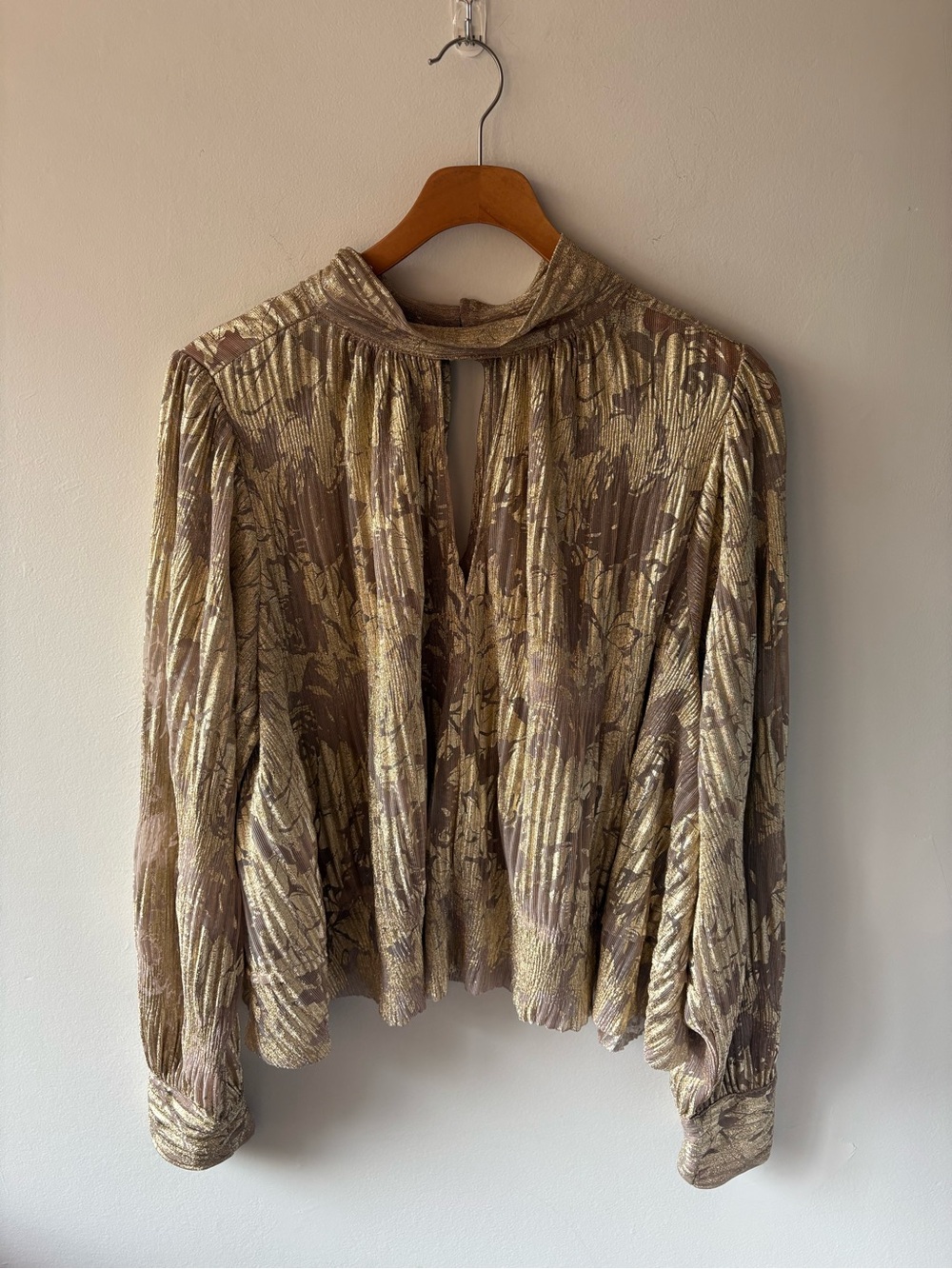 Anthropologie Maeve Metallic Plissé Gold Floral Mock Neck Blouse Size L - Picture 2 of 3